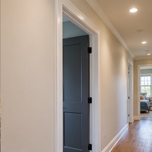 Smooth hallway wall at a doorway